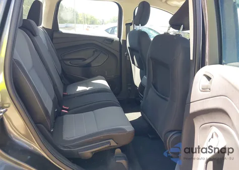 2019 Ford Escape S z USA, uszkodzony, nr VIN 1FMCU0F73KUB93922